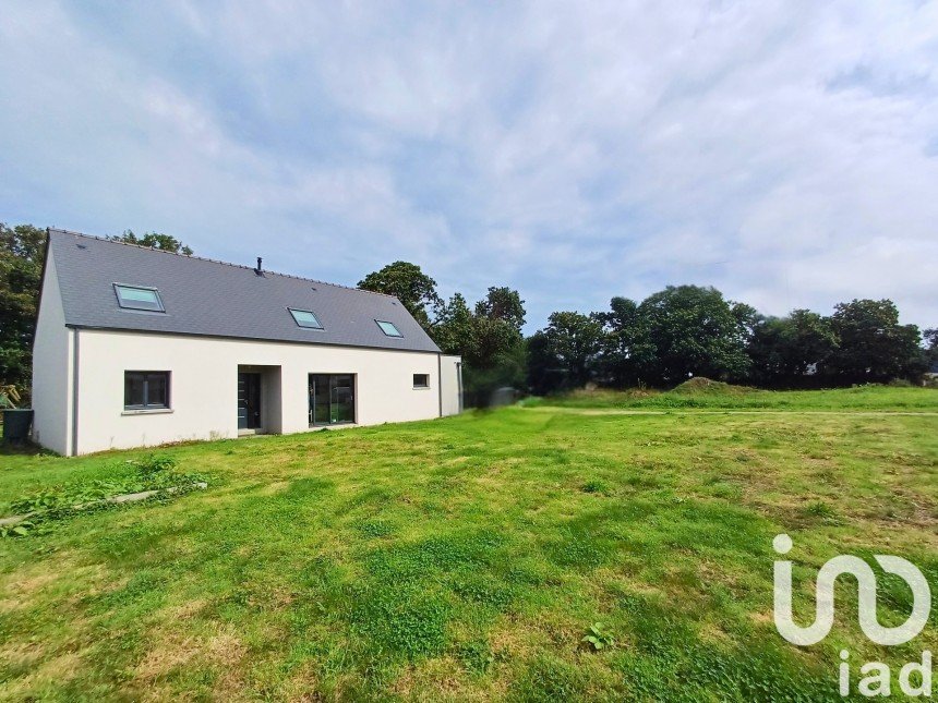 Maison traditionnelle 5 pièces de 147 m² à Louannec (22700)