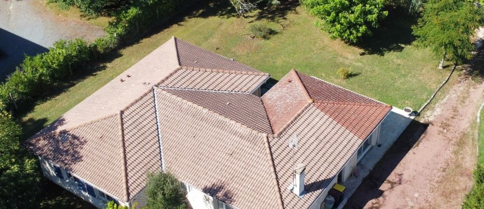 Maison 6 pièces de 160 m² à Puymoyen (16400)