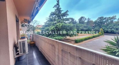 Apartment 4 rooms of 77 m² in Le Pradet (83220)