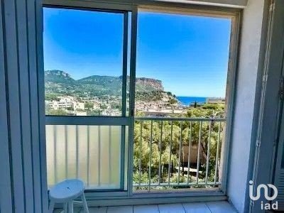 Apartment 3 rooms of 67 m² in Cassis (13260)