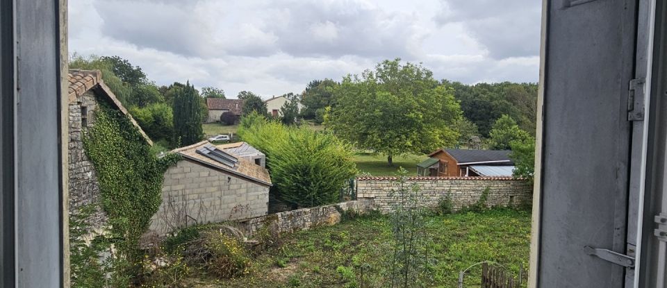 Maison 3 pièces de 85 m² à Aussac-Vadalle (16560)