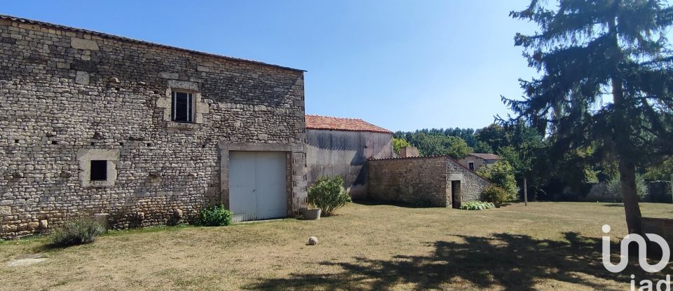 House 7 rooms of 218 m² in Doix lès Fontaines (85200)