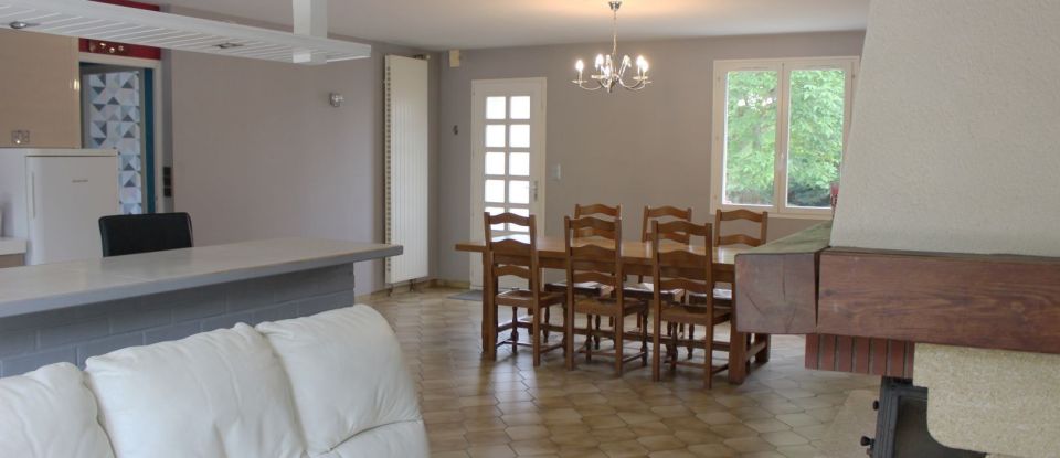 House 8 rooms of 178 m² in La Milesse (72650)