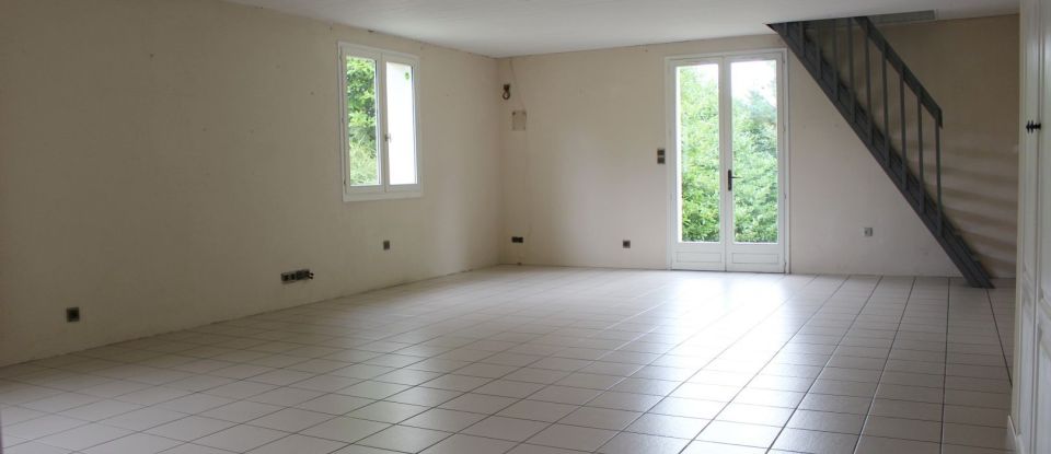 House 8 rooms of 178 m² in La Milesse (72650)