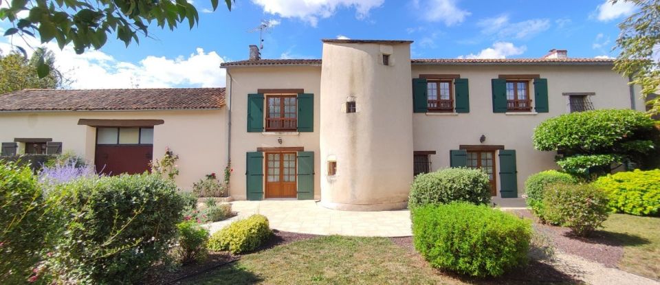 House 9 rooms of 228 m² in Dienné (86410)