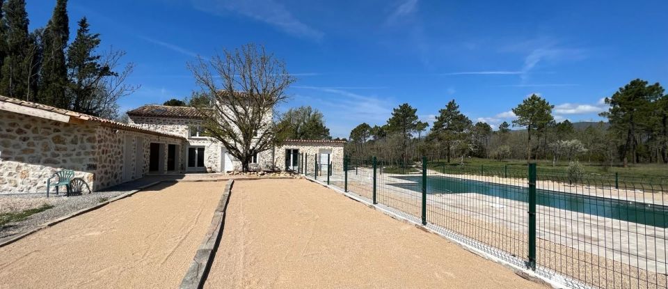 Maison de campagne 10 pièces de 214 m² à Saint-Paul-en-Forêt (83440)