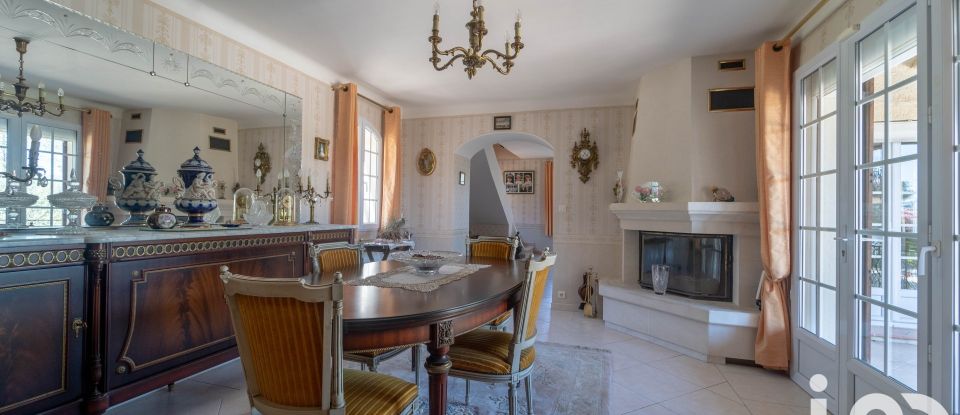 Maison 8 pièces de 180 m² à Trans-en-Provence (83720)