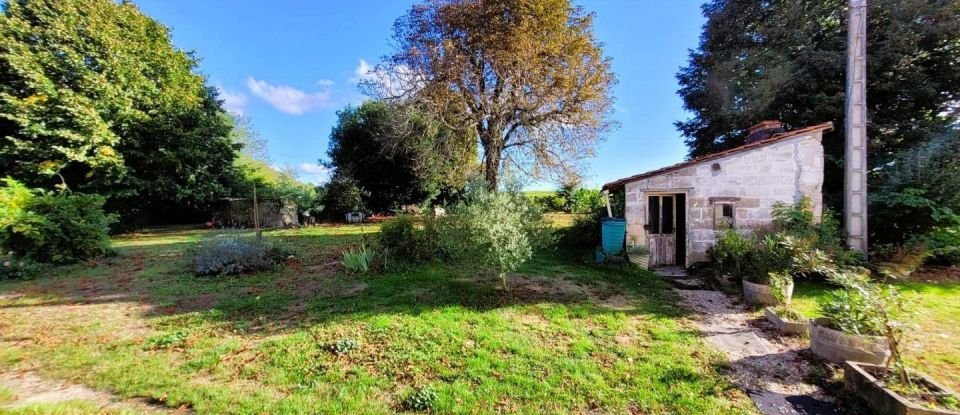 Maison 8 pièces de 387 m² à Saint-Bonnet-sur-Gironde (17150)