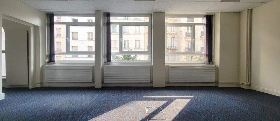 Offices of 186 m² in Paris (75001)