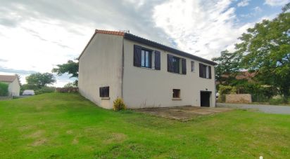 Maison 5 pièces de 95 m² à Fleuré (86340)