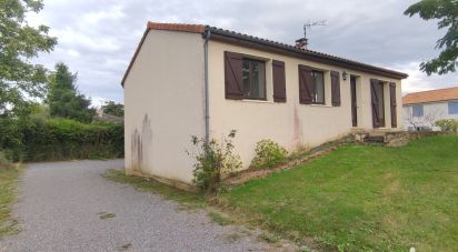 Maison 5 pièces de 95 m² à Fleuré (86340)