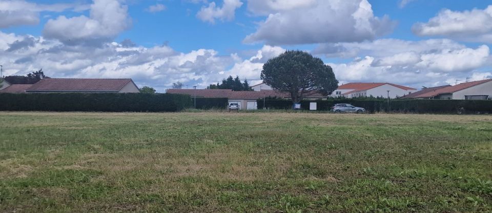 Land of 1,206 m² in Castelsarrasin (82100)