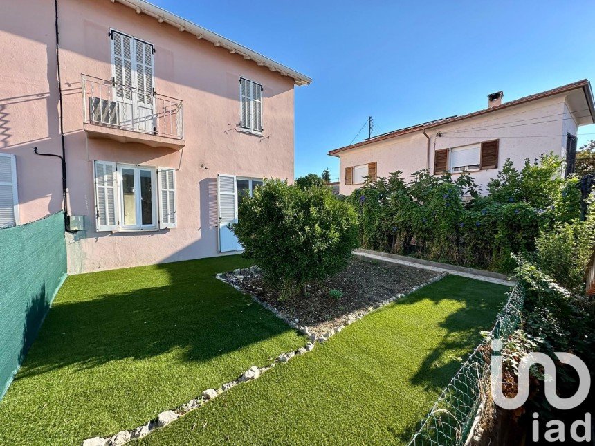 House 4 rooms of 75 m² in Antibes (06600)