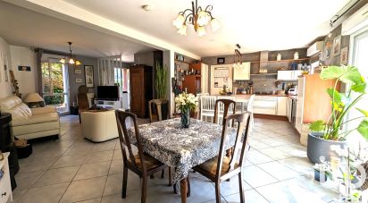 Traditional house 7 rooms of 120 m² in La Chapelle-des-Fougeretz (35520)