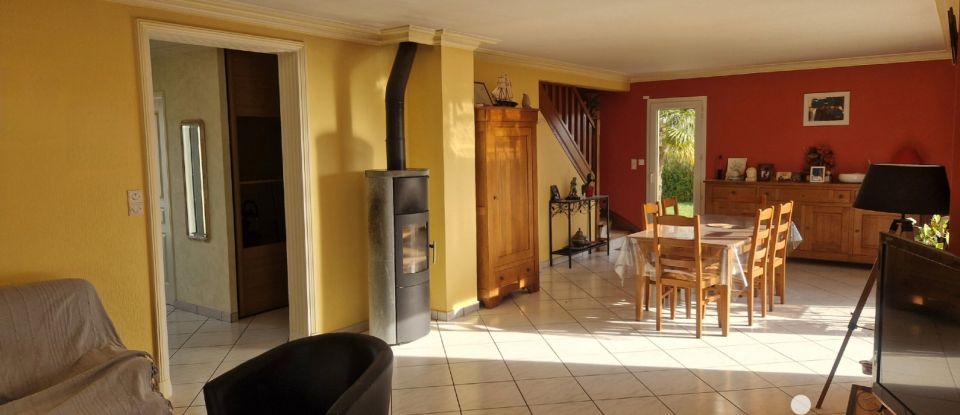 House 6 rooms of 128 m² in Plouguenast (22150)