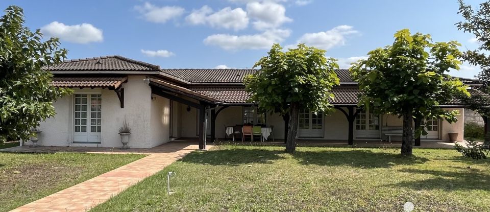 Traditional house 5 rooms of 118 m² in Saint-Loubès (33450)