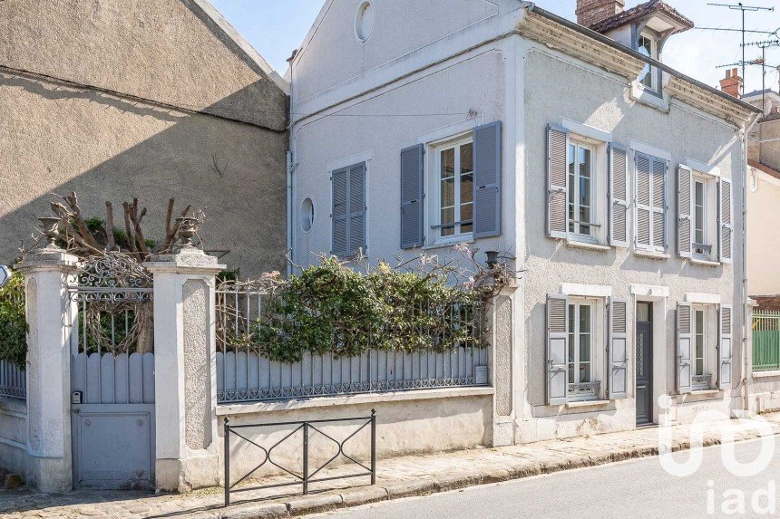 Maison de ville 7 pièces de 131 m² à Moret Loing et Orvanne (77250)