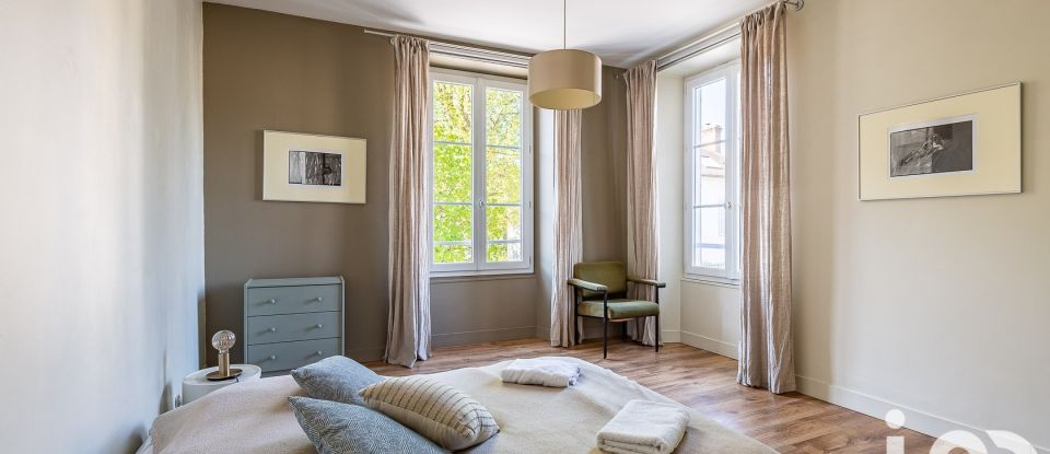 Town house 7 rooms of 131 m² in Moret Loing et Orvanne (77250)