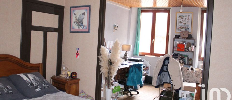 Maison 9 pièces de 130 m² à Pradelles (43420)