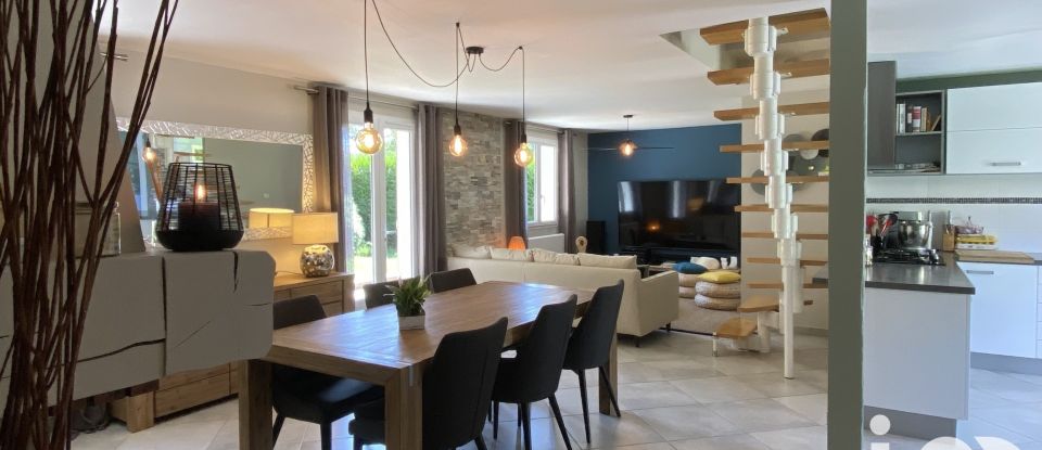 Maison 6 pièces de 145 m² à Ouerre (28500)