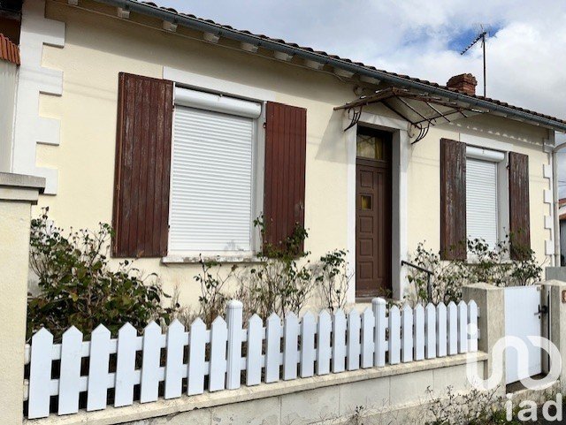 House 5 rooms of 75 m² in Niort (79000)