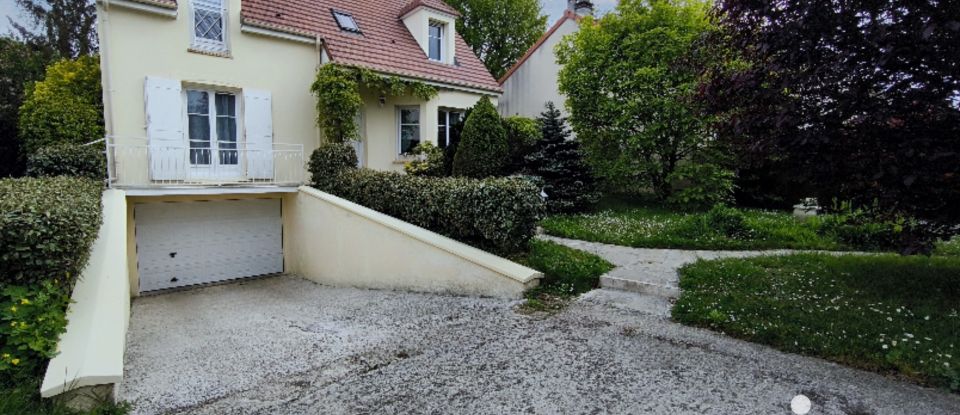 Traditional house 6 rooms of 140 m² in Villecresnes (94440)