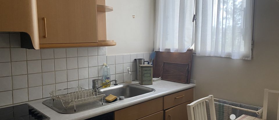 Appartement 3 pièces de 54 m² à Paris (75016)