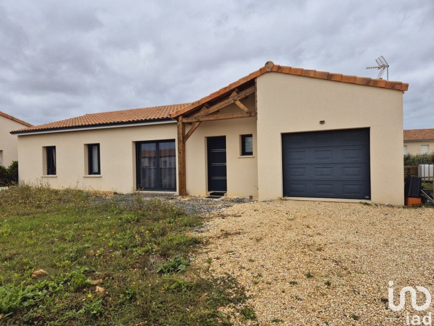 Maison 4 pièces de 117 m² à Saint-Jean-de-Thouars (79100)