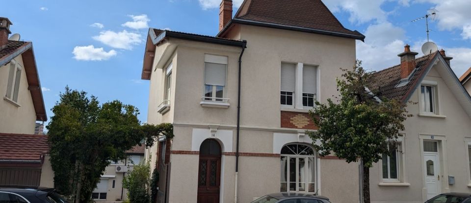 House 9 rooms of 121 m² in Oyonnax (01100)