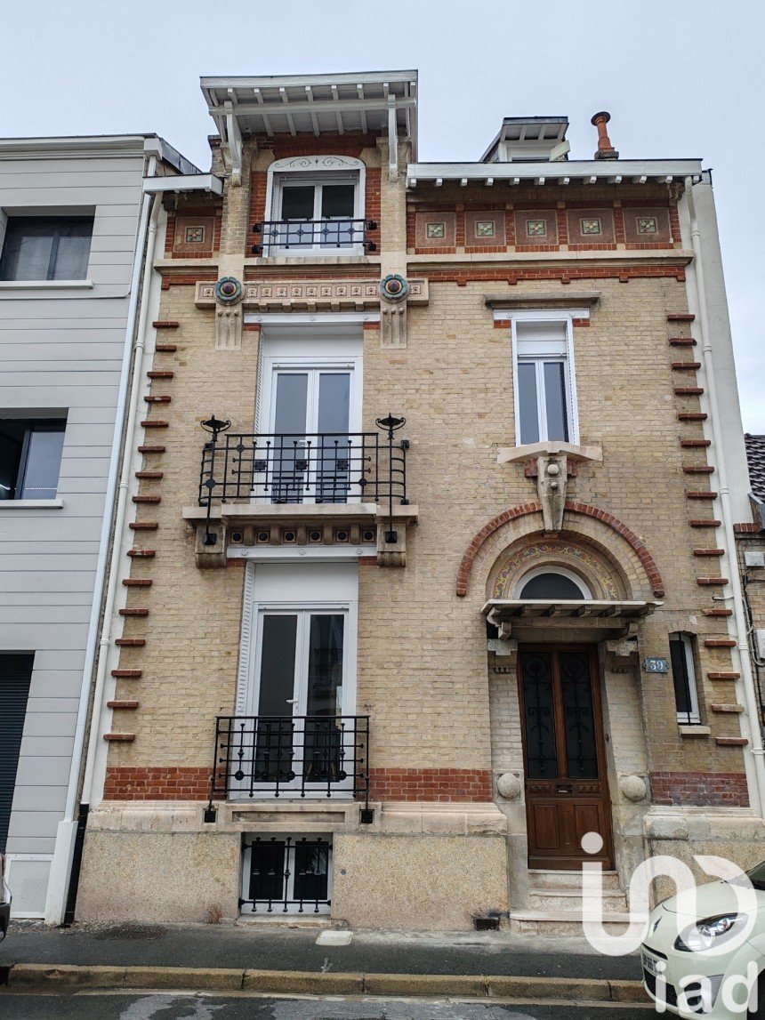 Town house 10 rooms of 215 m² in Reims (51100)