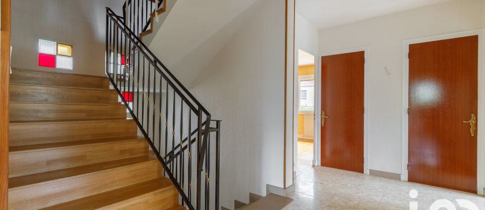 Maison traditionnelle 7 pièces de 207 m² à Tassin-la-Demi-Lune (69160)