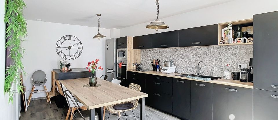 Maison 6 pièces de 165 m² à Saint-Pierre-de-Bœuf (42520)