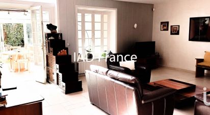 House 5 rooms of 152 m² in Crespières (78121)