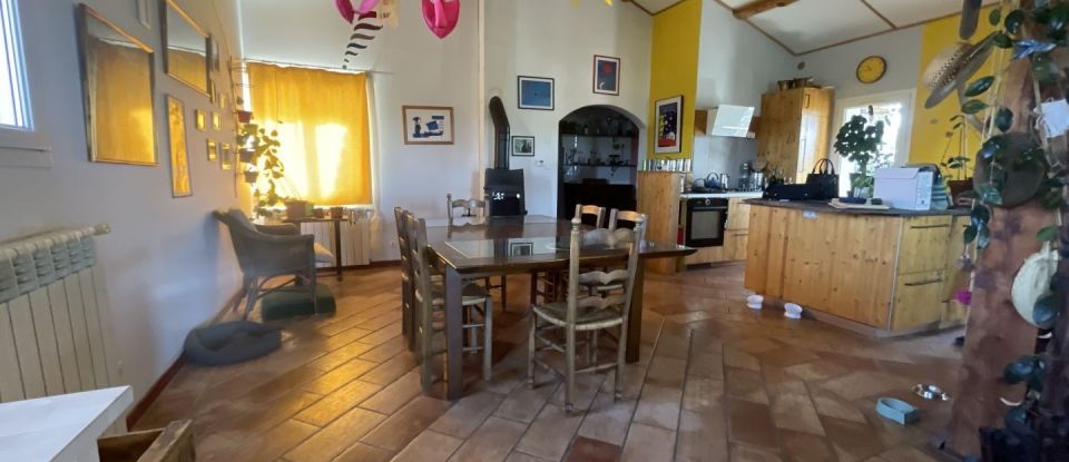 House 7 rooms of 205 m² in Aramon (30390)