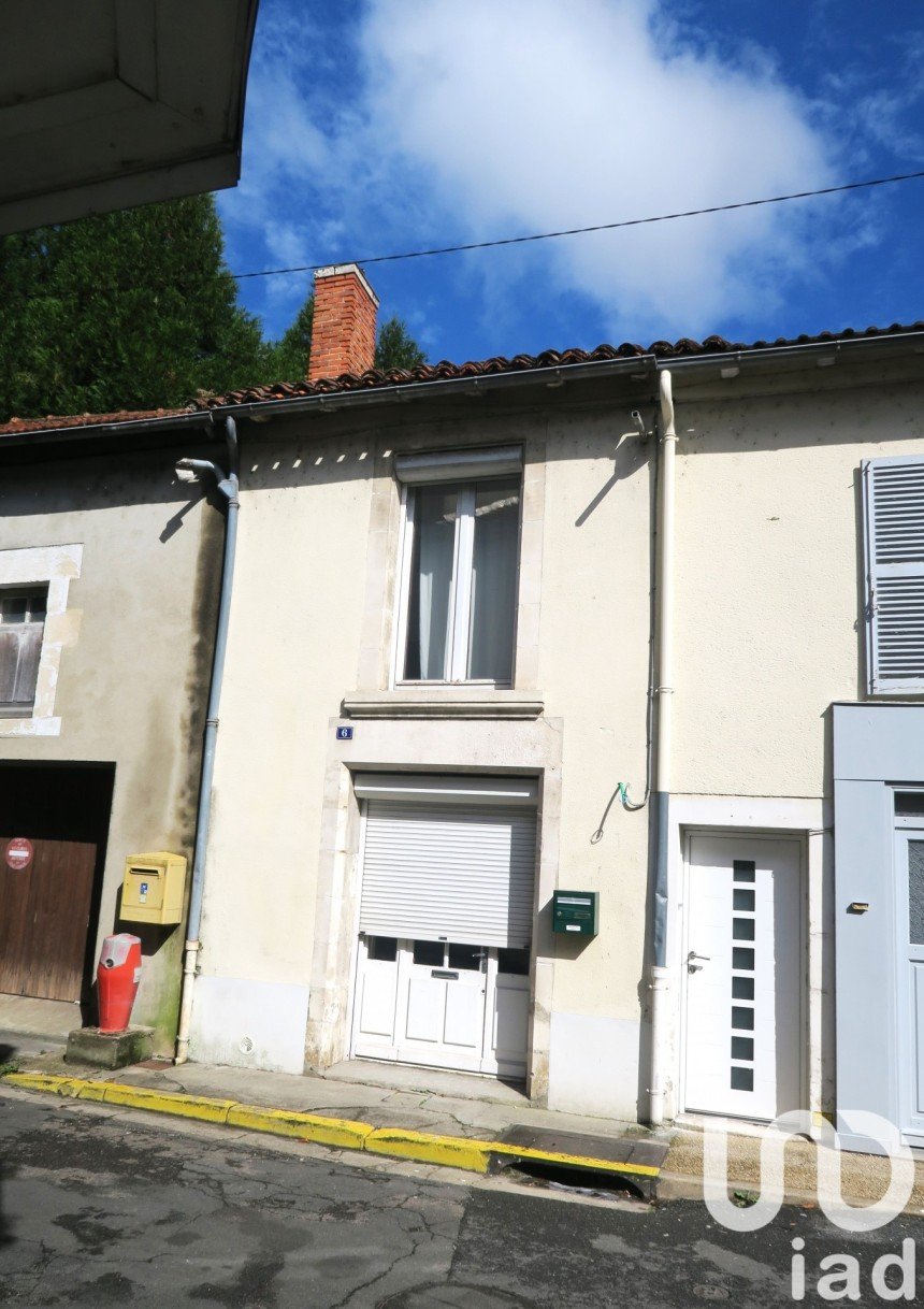 Town house 4 rooms of 80 m² in Chauvigny (86300)