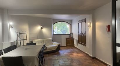 House 10 rooms of 186 m² in Le Barroux (84330)