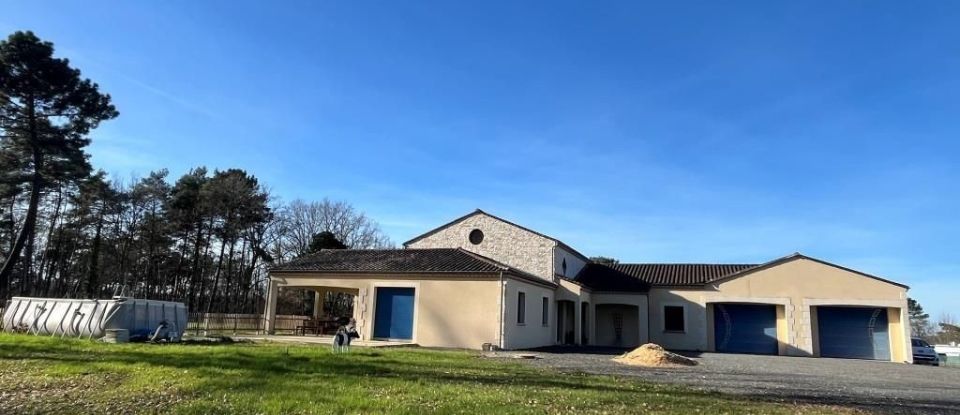 Maison 6 pièces de 263 m² à Chancelade (24650)