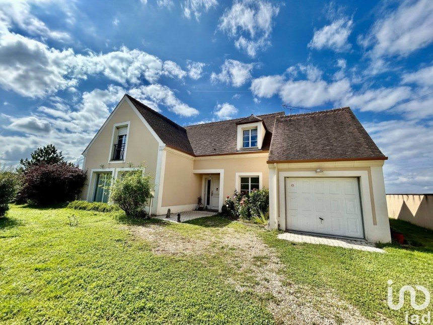 House 5 rooms of 205 m² in Achères-la-Forêt (77760)