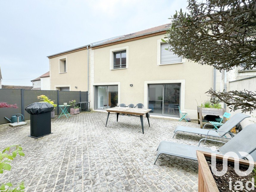 Maison 6 pièces de 195 m² à Guérard (77580)