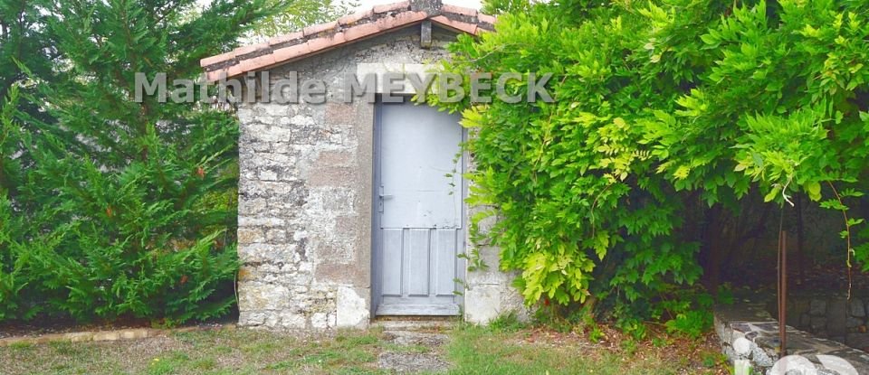 Maison traditionnelle 10 pièces de 211 m² à Niort (79000)