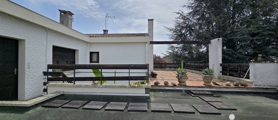 Architect house 13 rooms of 330 m² in Castelsarrasin (82100)