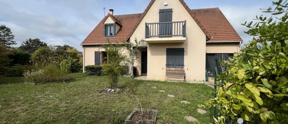 House 8 rooms of 167 m² in Sainte-Gemme-Moronval (28500)