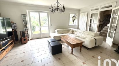 House 8 rooms of 200 m² in Pierrefonds (60350)