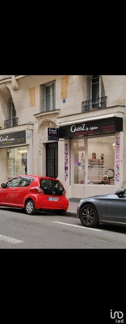 Business premises of 112 m² in Paris (75015)