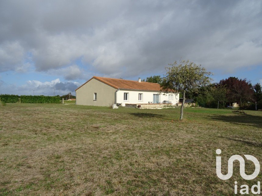 Maison 4 pièces de 135 m² à Lizant (86400)