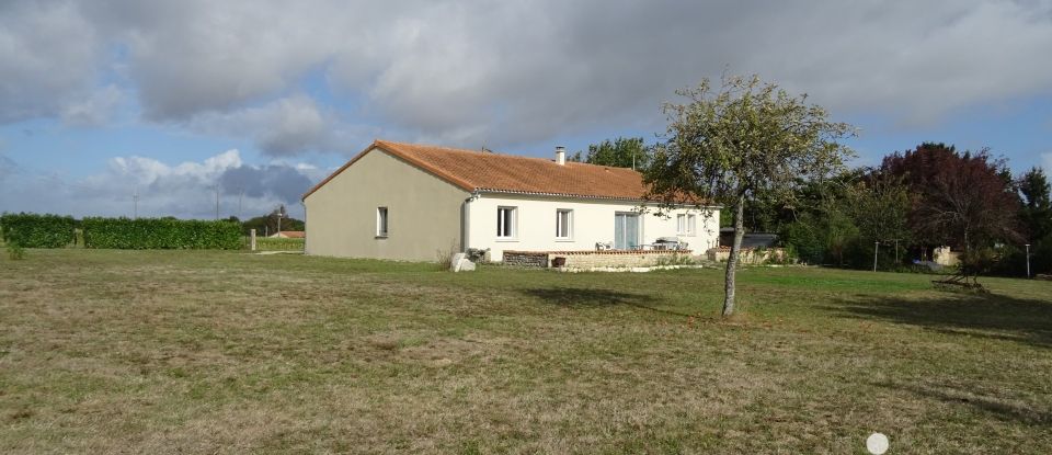 House 4 rooms of 135 m² in Lizant (86400)