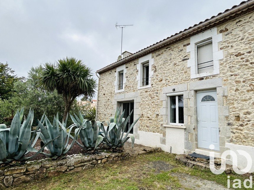 Traditional house 6 rooms of 178 m² in Dompierre-sur-Yon (85170)