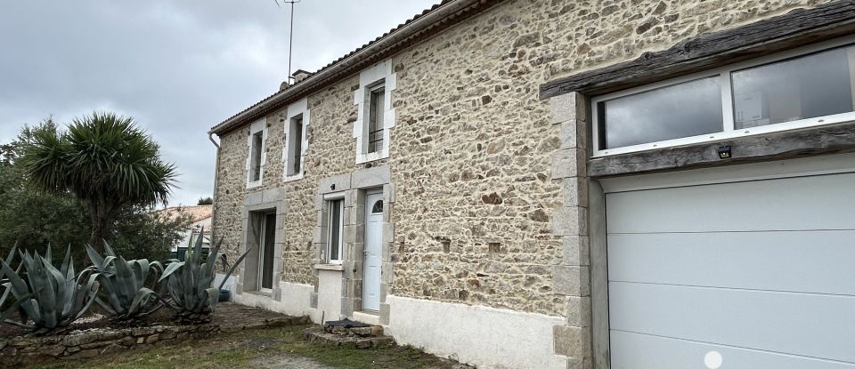 Traditional house 6 rooms of 178 m² in Dompierre-sur-Yon (85170)