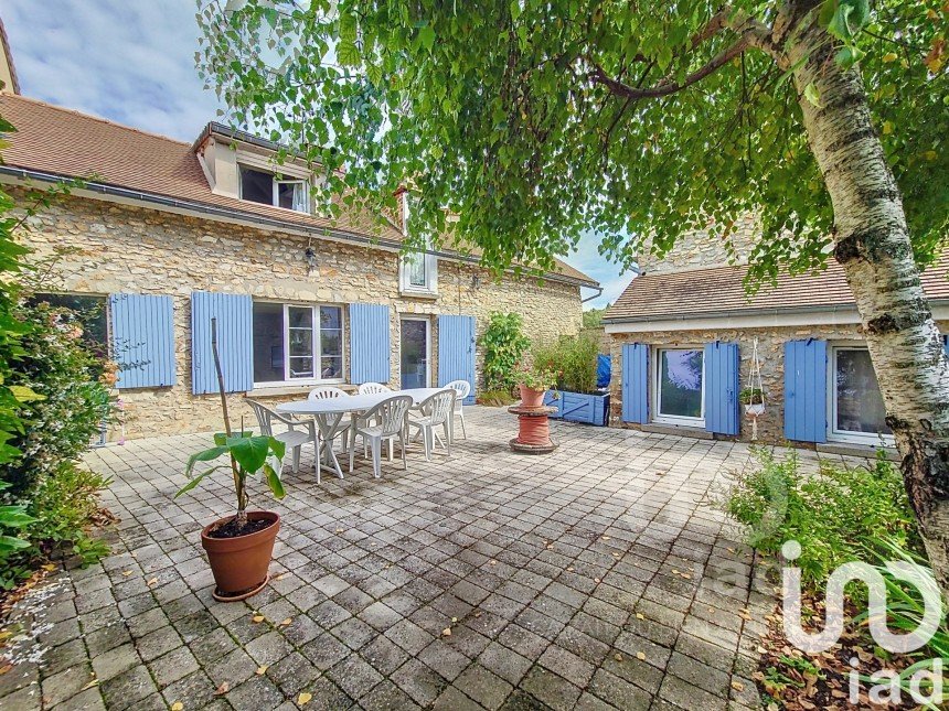 Maison de campagne 5 pièces de 125 m² à Villiers-le-Mahieu (78770)