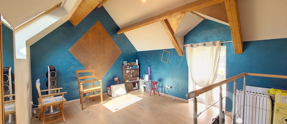 Maison de campagne 5 pièces de 125 m² à Villiers-le-Mahieu (78770)